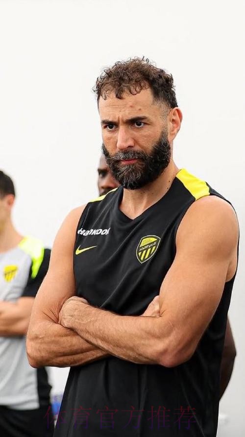 西媒-本泽马未查出肌肉伤势 球员感觉不好不想冒险